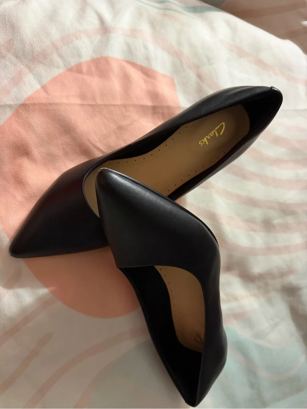 AEROSOLES Black Pointed-Toe Leather Flats
